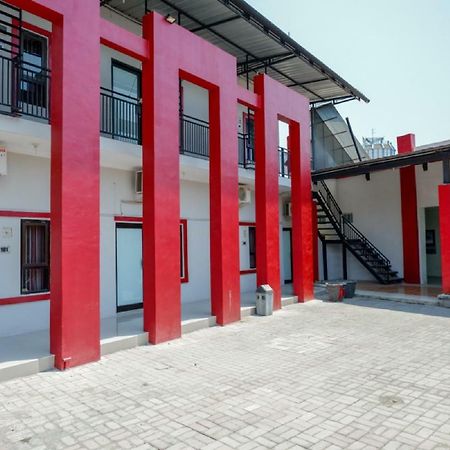 红多兹伊斯兰酒店-近特加尔阿伦阿伦 直葛 外观 照片